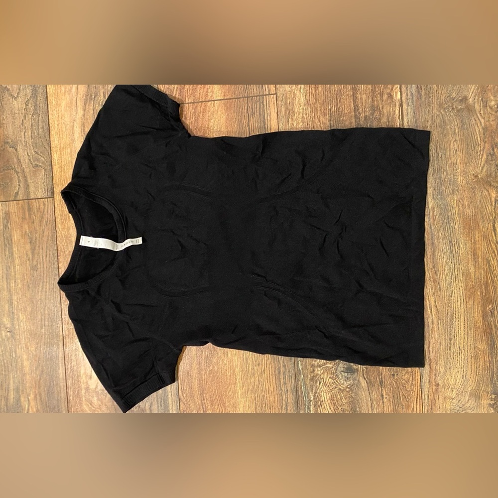Black Lululemon Top, Swiftly Tech Size 4. New Wit… - image 1